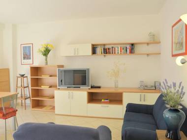 Small residence with swimming pool and 8 lovely apartments