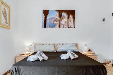 Railway Station Huge and Luminous Apartment x8!