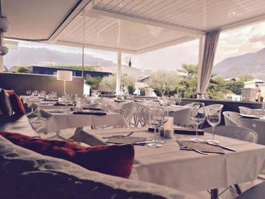 Schlosshof Charme Resort – Hotel & Camping