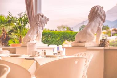 Schlosshof Charme Resort – Hotel & Camping