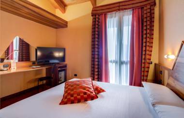 La Villa; Sure Hotel Collection by Best Western