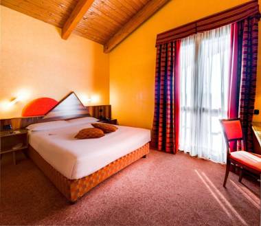 La Villa; Sure Hotel Collection by Best Western