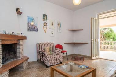 2 bedrooms house with enclosed garden and wifi at Santa Maria del Focallo