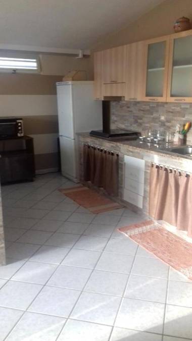 3 bedrooms house at Santa Maria del Focallo 800 m away from the beach with enclosed garden