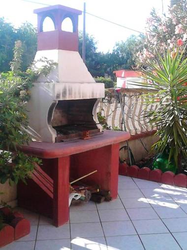 3 bedrooms house at Santa Maria del Focallo 800 m away from the beach with enclosed garden