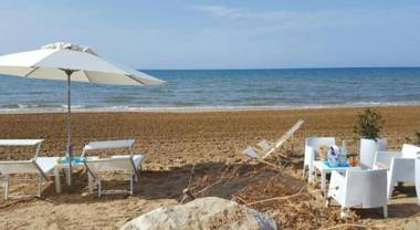 Villa White CLIMATIZZATA con PISCINA e GIARDINO