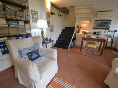 Cozy Holiday Home with Swimming Pool in Tuscany