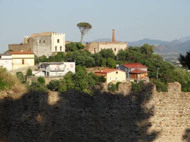 SA MENDUA E SA PRUNA casa al mare
