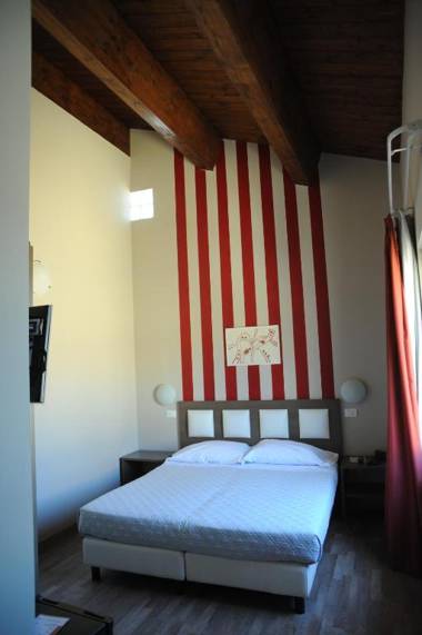 GG8 Restaurant & Hotel