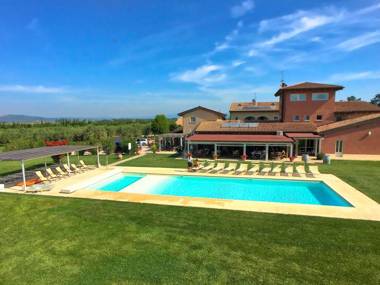 Spacious Holiday Home in Braccagni Tuscany with Pool