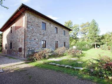 Pleasant Apartment with Swimming PoolGardenBBQ Parking