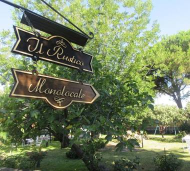 Studio Apartment with garden and free parking