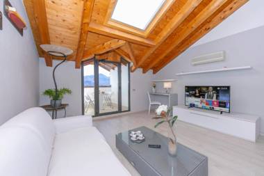 Blu Lake apartment on Ghiffa Beach