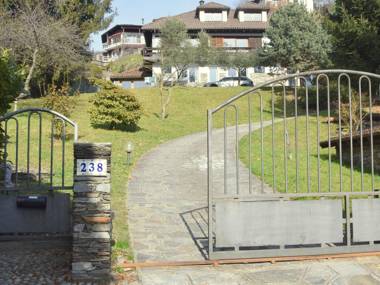 Peaceful Cottage in Cargiogo with Private Terrace