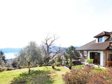 Peaceful Cottage in Cargiogo with Private Terrace