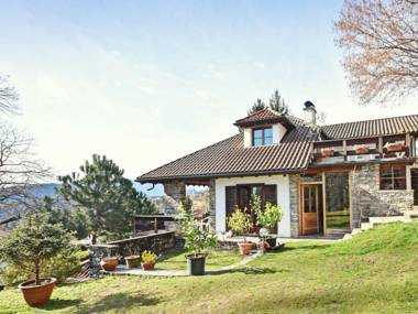 Peaceful Cottage in Cargiogo with Private Terrace