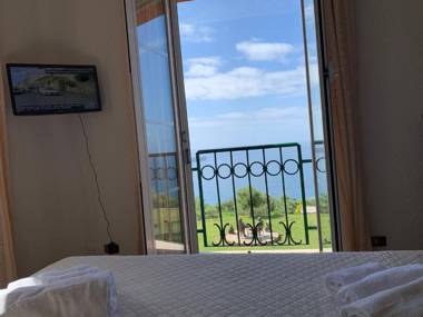 Villa Crevari by Holiday World