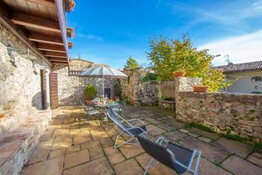 Iris child and pet friendly