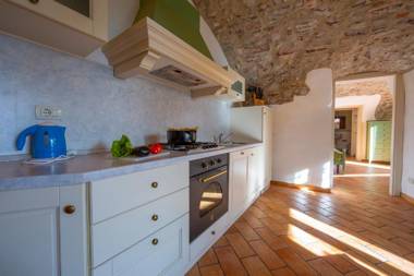 Iris child and pet friendly