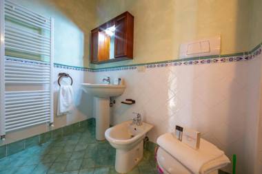 Iris child and pet friendly