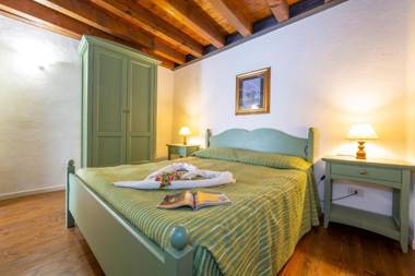 Orchidea Liano child and pet friendly