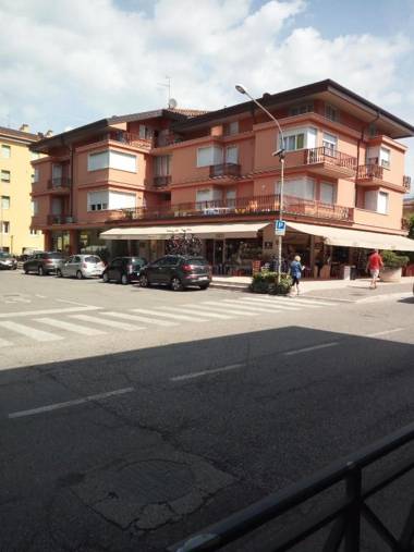 Garda City Home Family Apartments