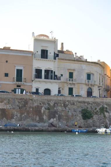 San Gregorio palazzo unico vista mare