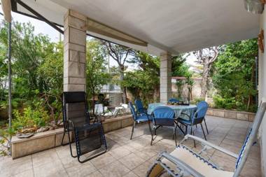 El Buen Retiro by BarbarHouse