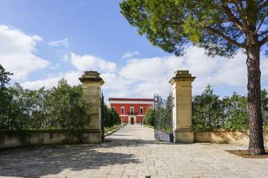 Extraordinary Estate with pool m800