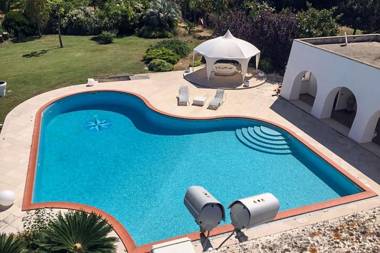 Villa piscina campo calcetto tennis sauna m850