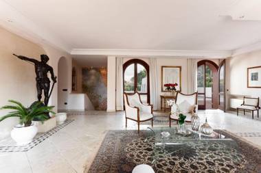 Villa piscina campo calcetto tennis sauna m850