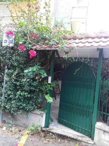 2 bedrooms appartement at Gaeta 300 m away from the beach with enclosed garden