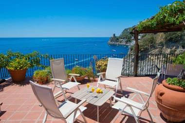 Unique waterfront Villa la Madonnina for 6 waterfront pool parking