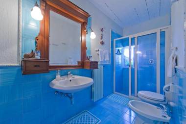 Unique waterfront Villa la Madonnina for 6 waterfront pool parking