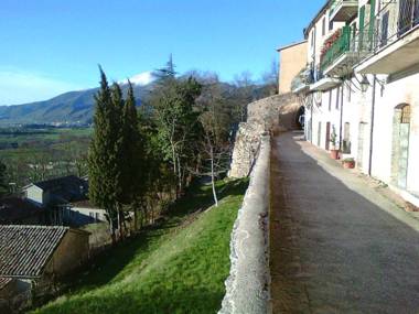 Nelle Mura Del Castello