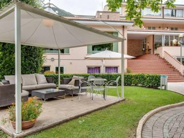 Tasteful Holiday Home in Folignio with Garden