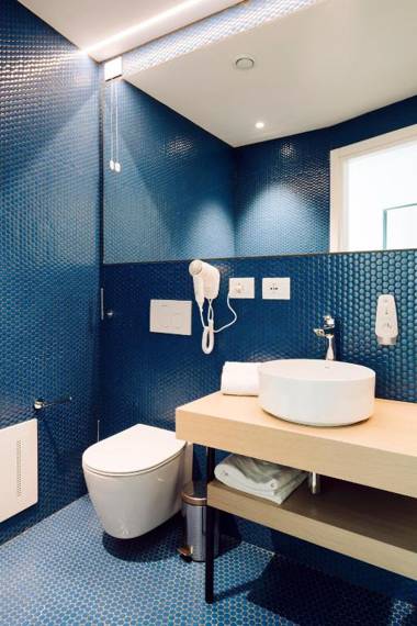 Air Rooms Rome Airport by HelloSky