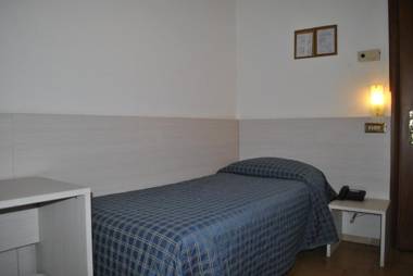 AUTO PARK HOTEL con Ristorante interno e grande parcheggio gratuito