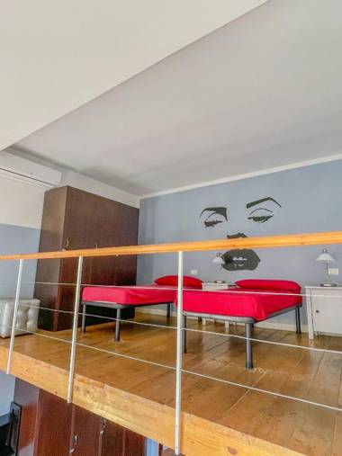 Emerald Palace Family Hostel