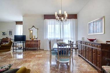 Comfortable Friendly Apartment With Parking