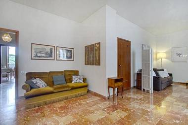 Comfortable Friendly Apartment With Parking