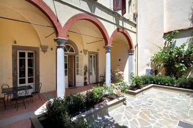 Piazza Ciompi Apartment With Private Garden