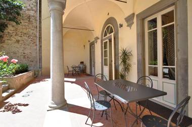 Piazza Ciompi Apartment With Private Garden