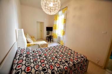 One bedroom Apt by dante's house and Duomo