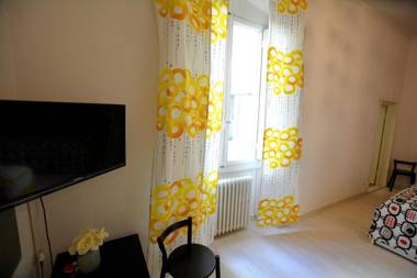 One bedroom Apt by dante's house and Duomo