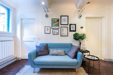 Minutes to attractions and River