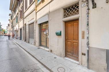 Piazza Indipendenza & Giardino della Fortezza Apt