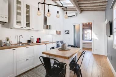 Piazza Indipendenza & Giardino della Fortezza Apt