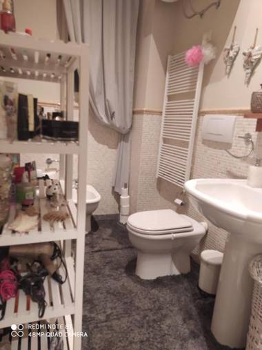 room in private apartment