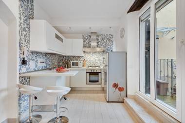 Coverciano Modern Apartment with Patio!